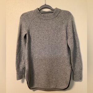 Tommy Hilfiger Women’s s/p wool blend pullover long sleeves gray popover sweater